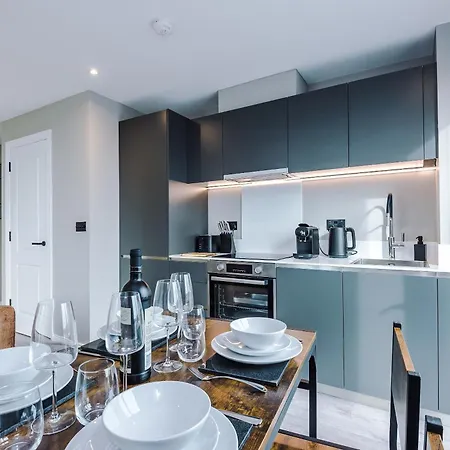 Centre 2 Bed - Large Roof Terrace