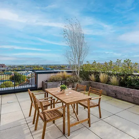 Centre 2 Bed - Large Roof Terrace بيت للعطل ليدز